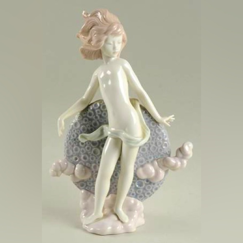 NEW - in Box, Lladro No. 1435 Luna Nueva (retired 1987) perfect condition,$300.